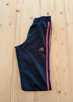Leggings Adidas Primegreen blu navy con bande rosa – Taglia 13-14 anni / 164 cm, marca: adidas, estado: Muito bom, tamanho: 14 anos / 164 cm, €9.99, €11.19 inclui Proteção do Comprador