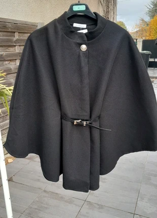 Poncho noir à finitions dorées • style Zara old money chic, marke: Zara, zustand: Neu, mit Etikett, größe: Einheitsgröße, 19,00 €, 20,65 € inklusive Vinted-Käuferschutz