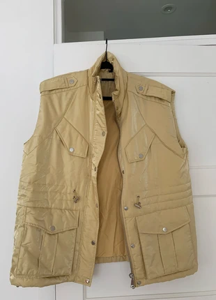 Karen by simonsen bodywarmer goud, merk: Karen by Simonsen, staat: Nieuw zonder prijskaartje, maat: S / 36 / 8, € 30,00, € 32,20 inclusief Kopersbescherming