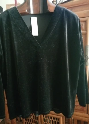 Camisola aveludada em preto, brand: New Collection, condizioni: Nuovo con cartellino, taglia: Taglia unica, €5.90, €6.90 include la Protezione acquisti