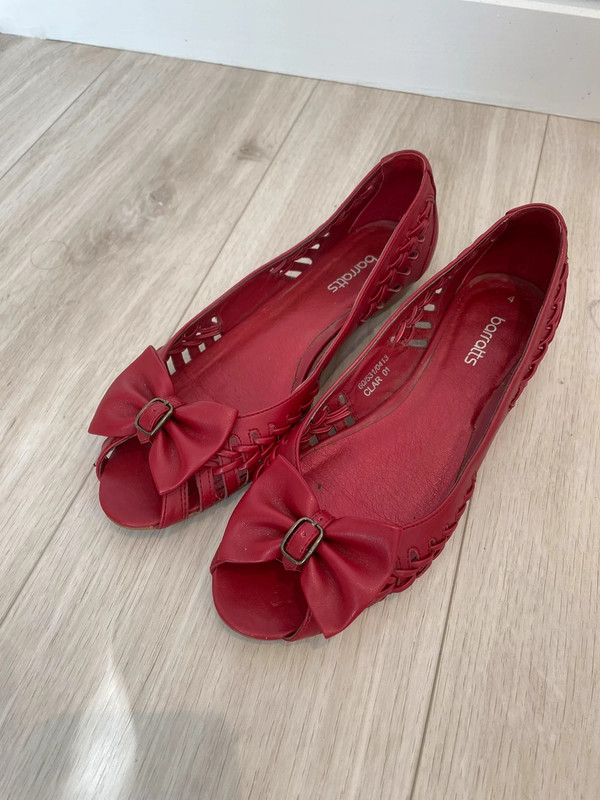 Red peep sale toe flats