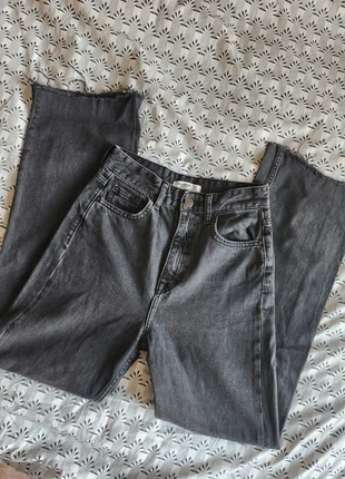 Jean gris taille haute droit Pull&Bear, merk: Pull & Bear, staat: Heel goed, maat: XS / 34 / 6, € 10,00, € 11,20 inclusief Kopersbescherming