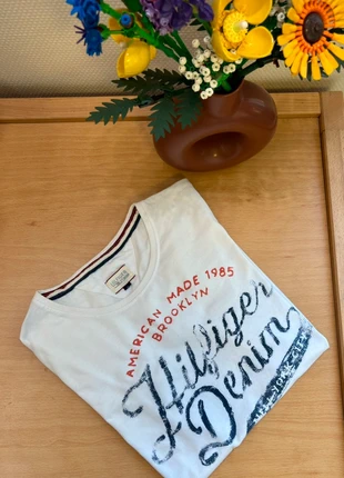 T-shirt Tommy Hilfiger Denim - Taille M, merk: Tommy Hilfiger, staat: Heel goed, maat: M, € 8,90, € 10,05 inclusief Kopersbescherming