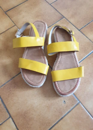 Sandales jaunes, brand: Secondo Bella, condition: Good, size: 38, €4.50, €5.43 includes Buyer Protection
