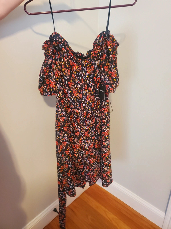 Black and red floral dress new with tags 3