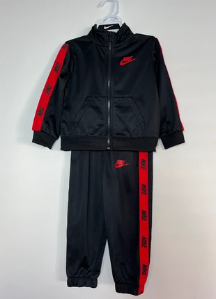 Conjunto chándal Nike, marque: Nike, état: Neuf sans étiquette, taille: 18-24 mois / 86 cm, 25,00 €, 26,95 € Protection acheteurs incluse