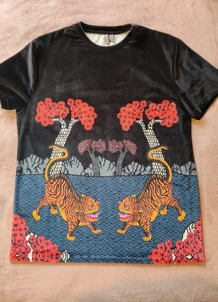 ASOS Black Velvet T-shirt with Two Tigers and Japanese Art-Inspired Graphic Unisex Size Medium, brand: ASOS, condition: Very good, size: M / 38 / 10, €7.00, €8.05 includes Buyer Protection