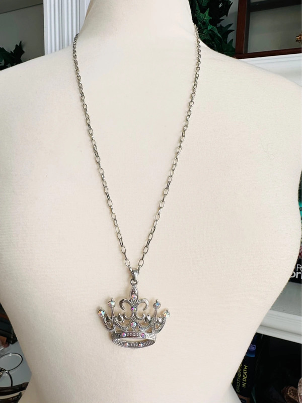 Silver crown necklace 1