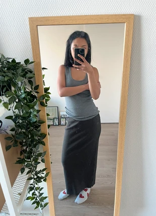 Zara Grey Midi/Maxi Skirt – Elegant Flow & Minimalist Style, brand: Zara, condizioni: Nuovo senza cartellino, taglia: S / IT 40 / EU 36, €8.00, €9.10 include la Protezione acquisti