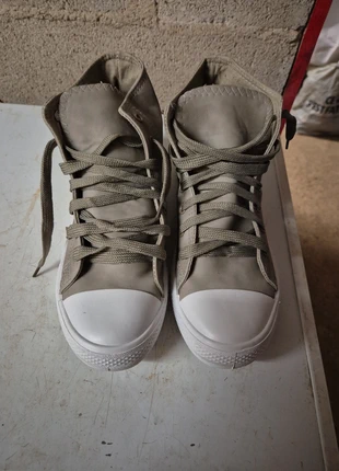 baskets montantes cuir synthetique taille39, état: Neuf sans étiquette, taille: 39, 3,00 €, 3,85 € Protection acheteurs incluse