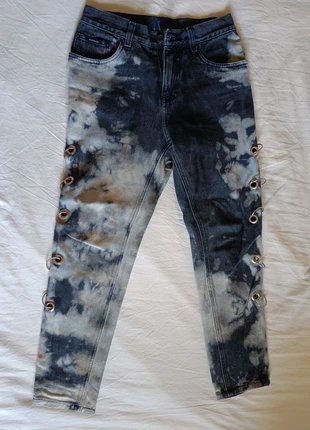 Pantalón denim tie-dye bleached con argollas, brand: Handmade, condizioni: Nuovo senza cartellino, taglia: IT 38 | W28, €10.00, €11.20 include la Protezione acquisti