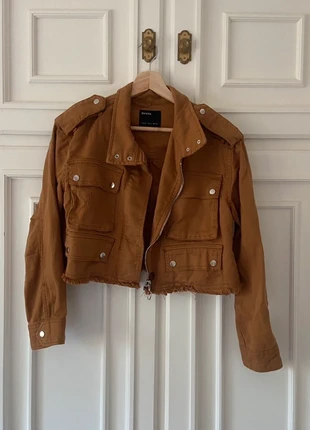 Chaqueta cropped cargo vintage estilo Y2K / military chic, merk: Bershka, staat: Heel goed, maat: S / 36 / 8, € 8,00, € 9,10 inclusief Kopersbescherming