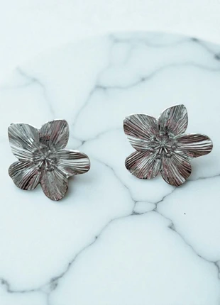 Boucles d’oreilles fleurs argentées, marca: Boutique privée, estado: Muito bom, €5.00, €5.95 inclui Proteção do Comprador