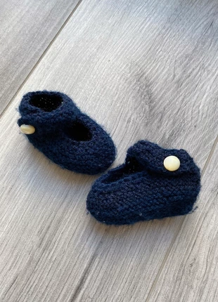 Chaussons bleu marine style ballerine , staat: Goed, maat: 3-6 maanden / 62 cm, € 2,00, € 2,80 inclusief Kopersbescherming