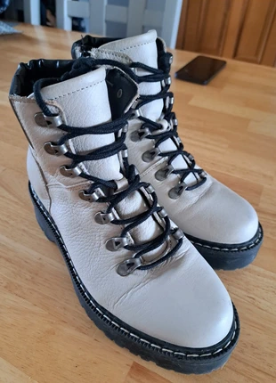 Ivory chunky boots, brand: Bullboxer, condition: Very good, size: 36, €14.00, €15.40 includes Buyer Protection