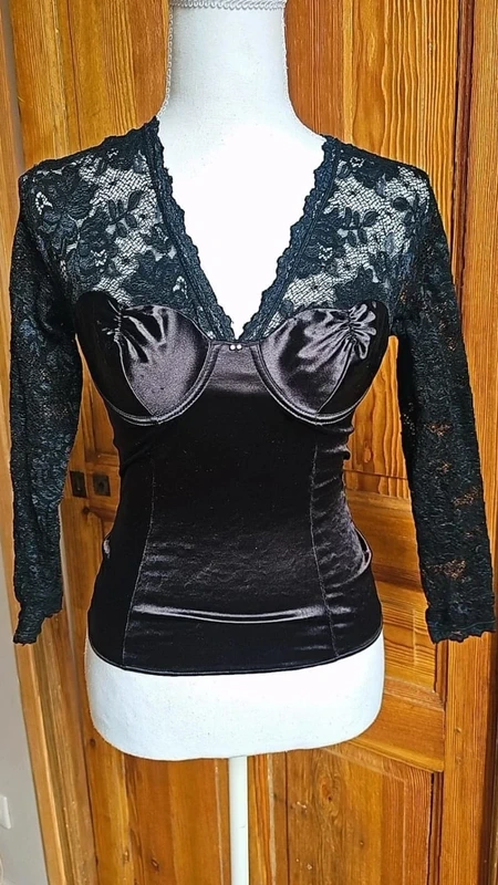 Top vintage en dentelle noir