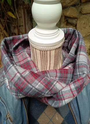 Écharpe carreaux bordeaux et gris, marque: AucoudesAnges, état: Très bon état, 20,00 €, 21,70 € Protection acheteurs (Pro) incluse