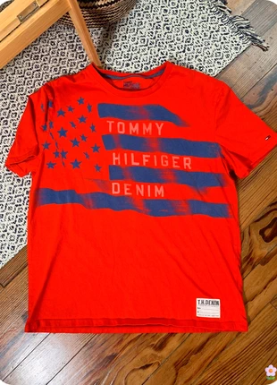Tee-shirt Tommy Hilfiger Denim rouge Taille L, marke: Tommy Hilfiger, zustand: Sehr gut, größe: L, 6,90 €, 7,95 € beinhaltet Vinted-Käuferschutz Pro