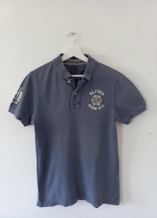 T-shirt / Polo Tommy Hilfiger vintage gris taille S pour homme, merk: Tommy Hilfiger, staat: Heel goed, maat: S, € 5,00, € 5,95 inclusief Kopersbescherming