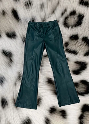 Pantalón bootcut acampanado piel sintética cuero verde, marque: Vintage Boutique, état: Très bon état, taille: XS / 34 / 6, 2,50 €, 3,33 € Protection acheteurs incluse