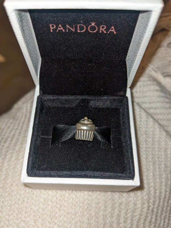 Pandora cupcake clearance charm