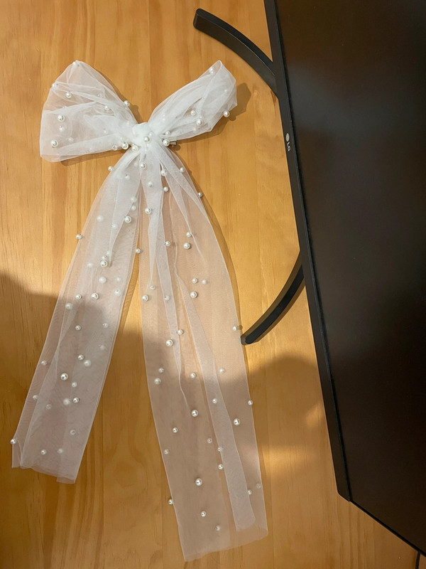 Nœud en tulle blanc avec perles 1