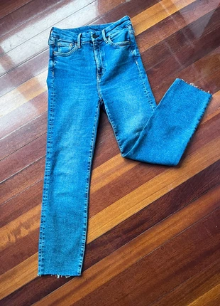 Pantalón Slim Denim H&M, marque: H&M, état: Très bon état, taille: M / 38 / 10, 6,00 €, 7,00 € Protection acheteurs incluse