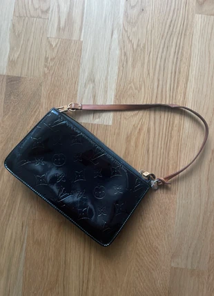 Louis Vuitton Lexington Vernis Monogram, merk: Louis Vuitton, staat: Heel goed, € 400,00, € 420,70 inclusief Kopersbescherming