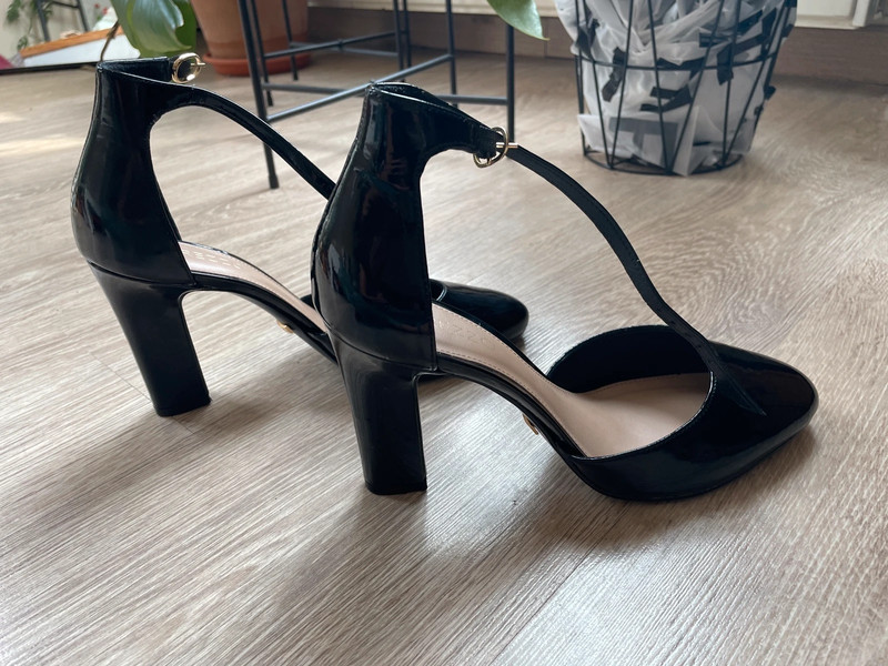 Black high heels Arezzo Brazilian shoes