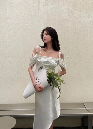 A-symmetrical Off-shoulder dress in White, marque: Vintage Chic, état: Neuf sans étiquette, taille: S / 36 / 8, 45,00 €, 47,95 € Protection acheteurs incluse