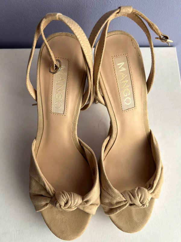 Sandales compensees en daim beige Mango Vinted