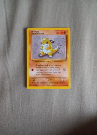 Carta pokemon ( Sandshrew ), merk: Stradivarius, staat: Goed, maat: 10 jaar / 140 cm, € 4,00, € 4,90 inclusief Kopersbescherming