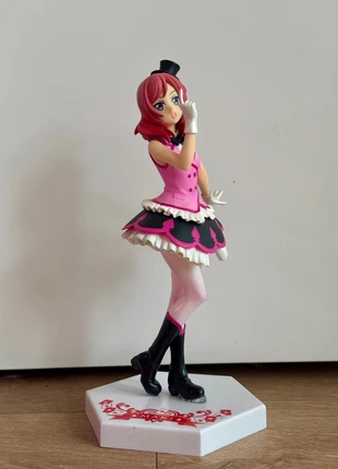 Figurine : Maki Nishikino, marke: FuRyu, zustand: Sehr gut, größe: Frühchen, bis 44, 13,00 €, 14,35 € inklusive Vinted-Käuferschutz