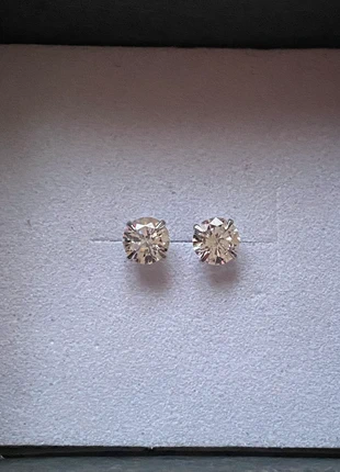 Magnifique petite paire de boucles d’oreilles en argent 925 et cz diamant neuves, merk: Argent, staat: Nieuw zonder prijskaartje, € 6,00, € 7,00 inclusief Kopersbescherming