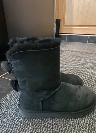 UGG noire à nœuds, marke: UGG, zustand: Sehr gut, größe: 40, 50,00 €, 53,20 € inklusive Vinted-Käuferschutz