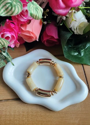 Bracelet doré et beige effet pierre – Neuf, marque: Boutique Parisienne, état: Neuf avec étiquette, 15,00 €, 16,45 € Protection acheteurs incluse