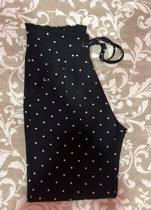 Pantalón tobillero negro estampado lunares , marca: JDY, estado: Nuevo con etiquetas, tamaño: XS / 34 / 6, 24,00 €, 25,90 € Protección al comprador incluida