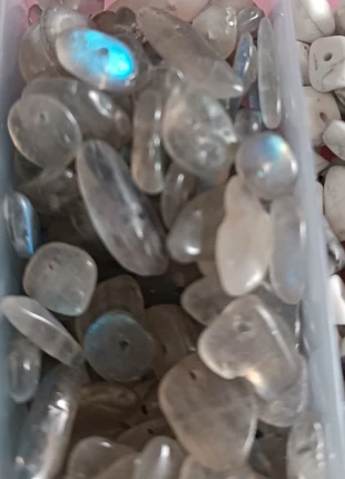 Lot de 134 perles fragment percées en pierre de lune, brand: Pierre, condition: New without tags, €8.50, €9.63 includes Buyer Protection