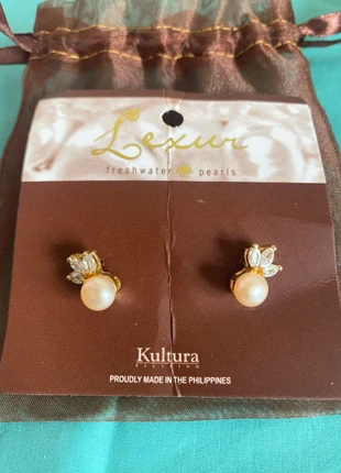 Lexur Freshwater Pearl Earrings – Gold-Plated Studs with Crystal Leaves, brand: LEXUR, condition: New with tags, €25.00, €26.95 includes Buyer Protection