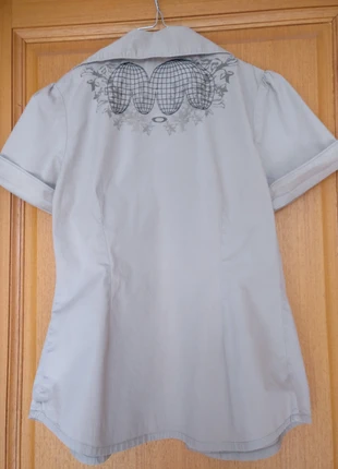 Blouse ceintrée Oakley beige pression, merk: Oakley, staat: Heel goed, maat: S / 36 / 8, € 14,00, € 15,40 inclusief Kopersbescherming