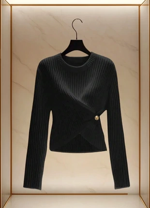 Pull croisé noir côtelé – old money, chic minimal & élégance intemporelle, marque: Aesthetic, état: Très bon état, taille: S / 36 / 8, 29,90 €, 32,10 € Protection acheteurs incluse