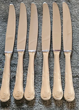 Couteaux de table en métal argenté
25cm, zustand: Neu, 28,00 €, 30,10 € beinhaltet Vinted-Käuferschutz Pro