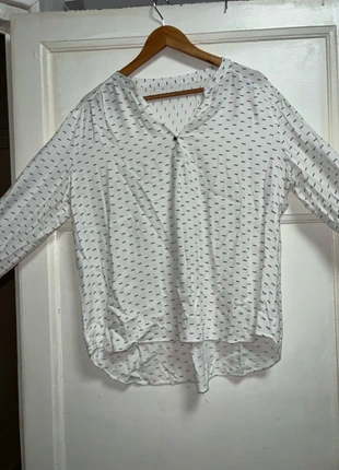 Chemisier femme blanc taille L, staat: Heel goed, maat: L / 40 / 12, € 2,00, € 2,80 inclusief Kopersbescherming