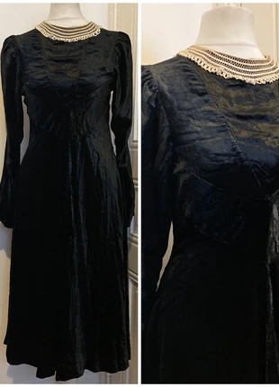 Robe de soirée d’hiver en velours années 30 vintage black 1930 winter velvet dress, merk: Vintage, staat: Goed, maat: S / 36 / 8, € 75,00, € 79,45 inclusief Kopersbescherming Pro