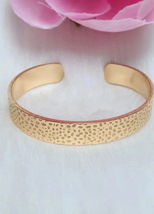 Superbe bracelet doré taille ajustable acier inoxydable doré martelé 1cm de large, marke: Boutique Parisienne, zustand: Sehr gut, 19,00 €, 20,65 € inklusive Vinted-Käuferschutz