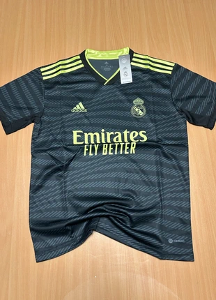 Real Madrid 22/23 | Adidas | Schwarz/Gelb | M | neu mit Etikett, brand: adidas, condizioni: Nuovo con cartellino, taglia: M, €23.49, €25.36 include la Protezione acquisti