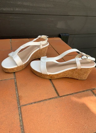 Nu-pieds blancs, marque: ilouna, état: Très bon état, taille: 40, 5,00 €, 5,95 € Protection acheteurs incluse