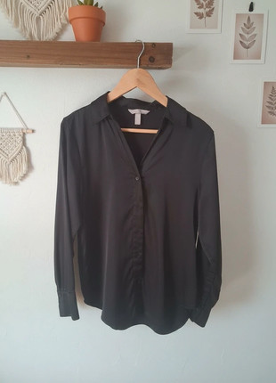 Chemise noire H&M en satin,, marca: H&M, estado: Muito bom, tamanho: S / 36 / 8, €3.50, €4.38 inclui Proteção do Comprador