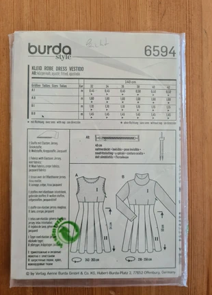 Burda 6594 Kleid mit Kellerfalten, marque: Burda, état: Neuf sans étiquette, 5,00 €, 5,95 € Protection acheteurs incluse