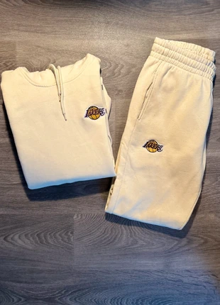 Ensemble Lakers jaune, marca: Mitchell & Ness, estado: Muy bueno, tamaño: M, 30,00 €, 32,20 € Protección al comprador incluida